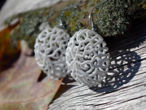 Round Coral earrings in white